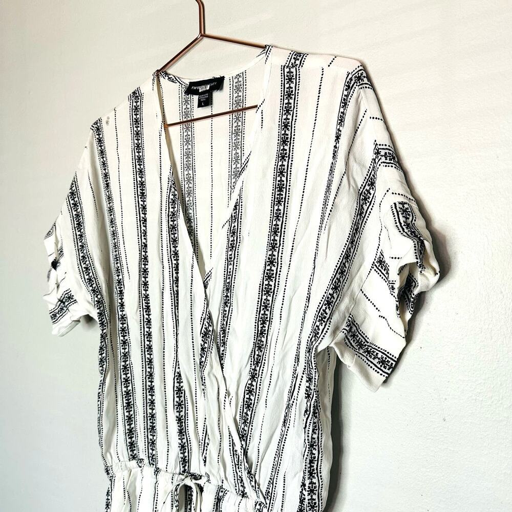 Fifteen Twenty Women's White Surplice Wrap V-Neck Striped Romper Size Large - Picture 12 of 12